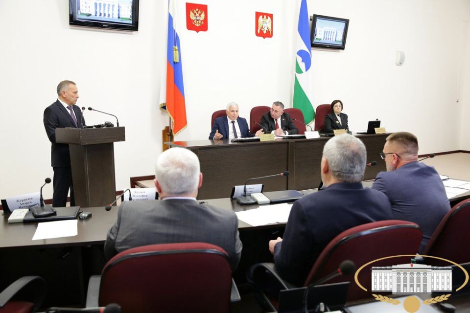 О ходе выполнения мероприятий по расселению граждан из аварийного жилищного фонда на территории Кабардино-Балкарии говорили на расширенном заседании Комитета Парламента КБР по строительству, жилищно-коммунальному хозяйству и...