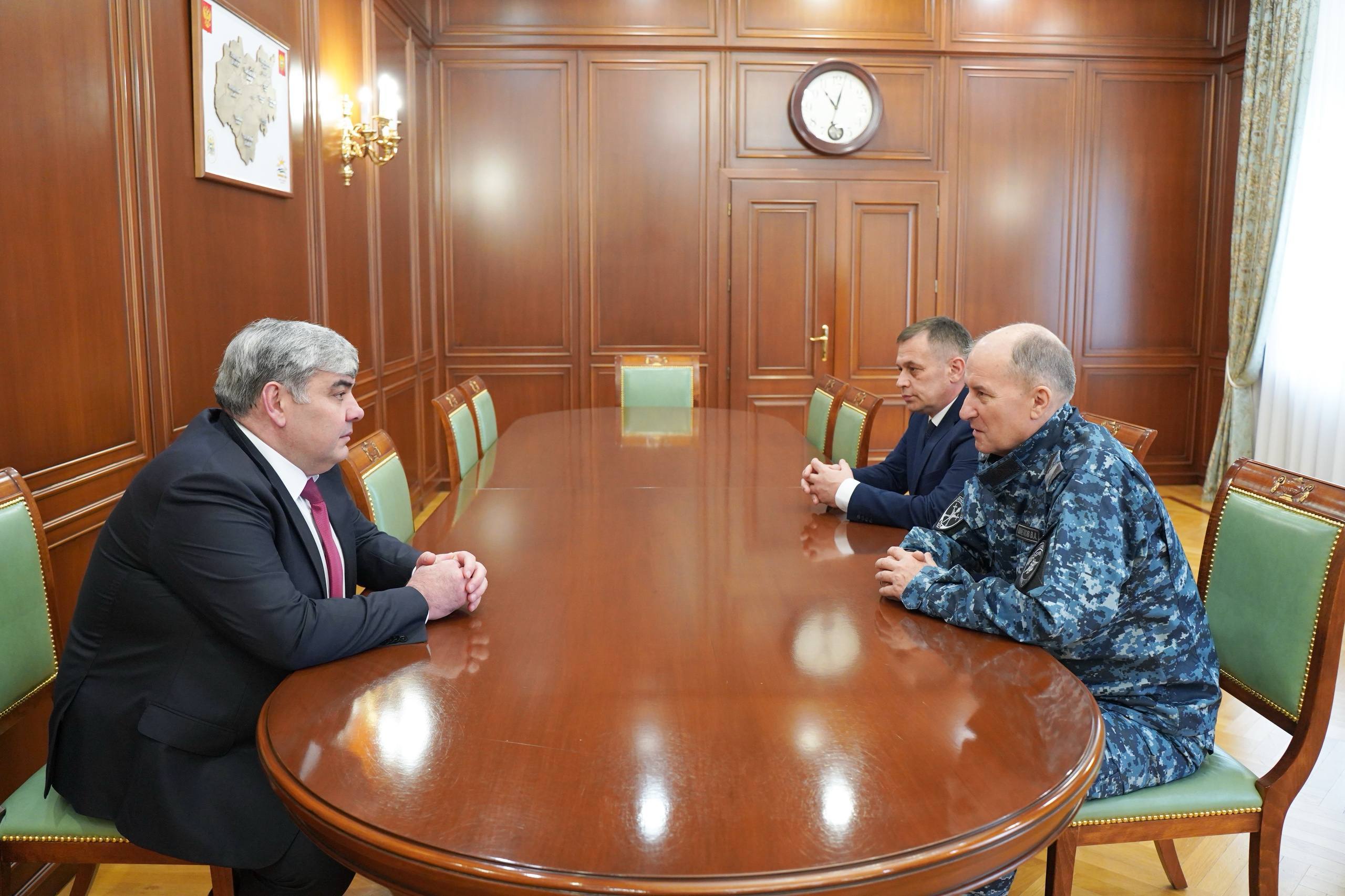 Казбек Коков провел рабочую встречу с начальником Управления на транспорте МВД России по Северо-Кавказскому федеральному округу генерал-майором полиции Виктором Анатольевичем Шметковым