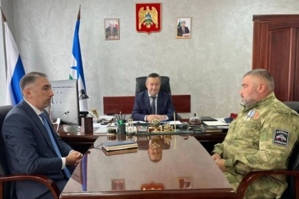 Стажер. В рамках программы «Герои Кабардино-Балкарской Республики» продолжается стажировка участника Хазраила Закаева в администрации Урванского района