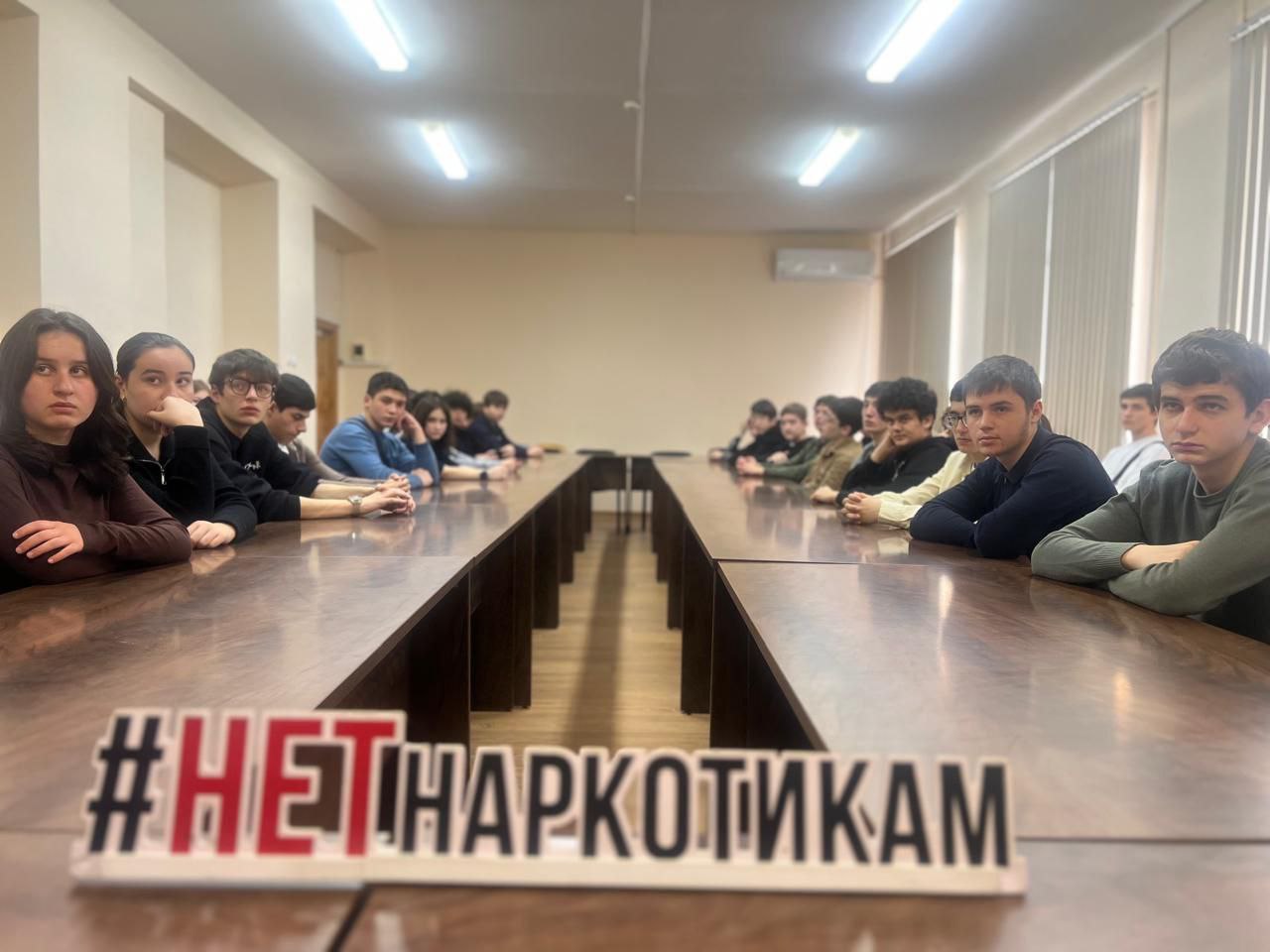 В рамках второго этапа комплексной межведомственной профилактической операции «Чистое поколение-2025» сотрудники полиции встретились со студентами