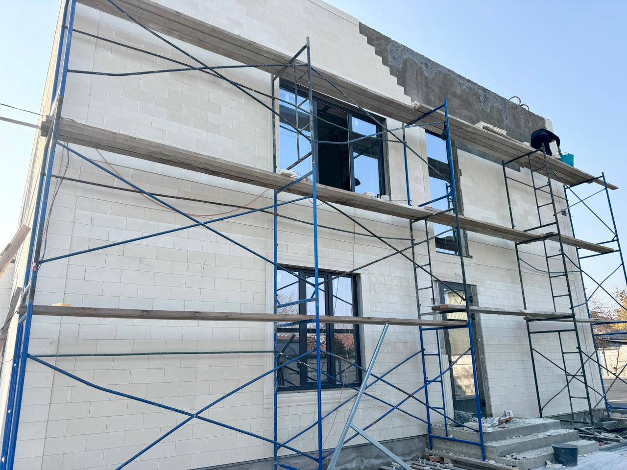 Глава Кабардино-Балкарии Казбек Коков проинспектировал ход ремонтных работ в новом здании детской поликлиники в микрорайоне Александровка Глава Кабардино-Балкарии Казбек Коков проинспектировал ход ремонтных работ в новом здании детской поликлиники в микрорайоне Александровка