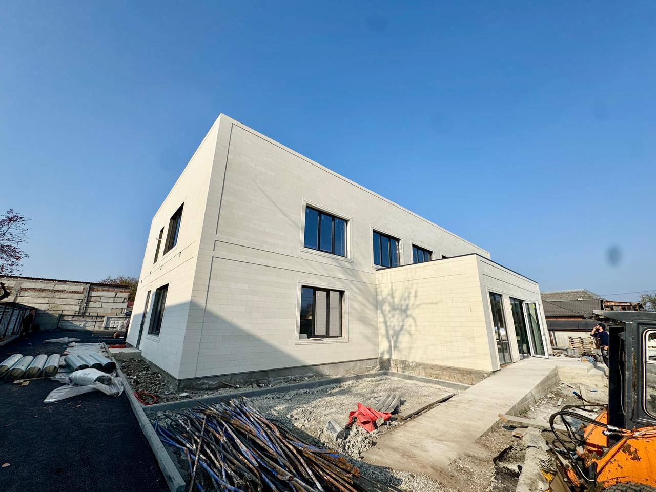 Глава Кабардино-Балкарии Казбек Коков проинспектировал ход ремонтных работ в новом здании детской поликлиники в микрорайоне Александровка Глава Кабардино-Балкарии Казбек Коков проинспектировал ход ремонтных работ в новом здании детской поликлиники в микрорайоне Александровка