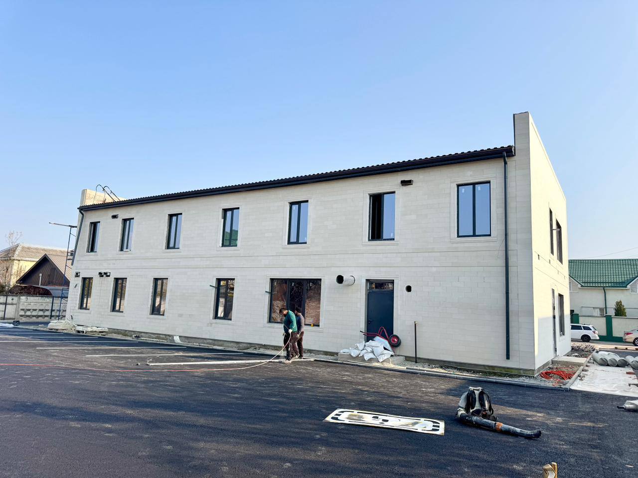 Глава Кабардино-Балкарии Казбек Коков проинспектировал ход ремонтных работ в новом здании детской поликлиники в микрорайоне Александровка Глава Кабардино-Балкарии Казбек Коков проинспектировал ход ремонтных работ в новом здании детской поликлиники в микрорайоне Александровка