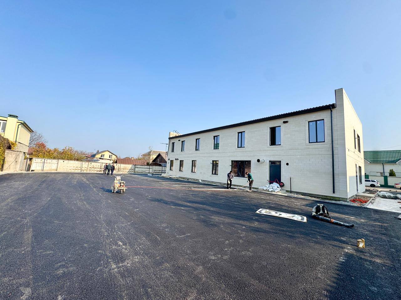 Глава Кабардино-Балкарии Казбек Коков проинспектировал ход ремонтных работ в новом здании детской поликлиники в микрорайоне Александровка Глава Кабардино-Балкарии Казбек Коков проинспектировал ход ремонтных работ в новом здании детской поликлиники в микрорайоне Александровка