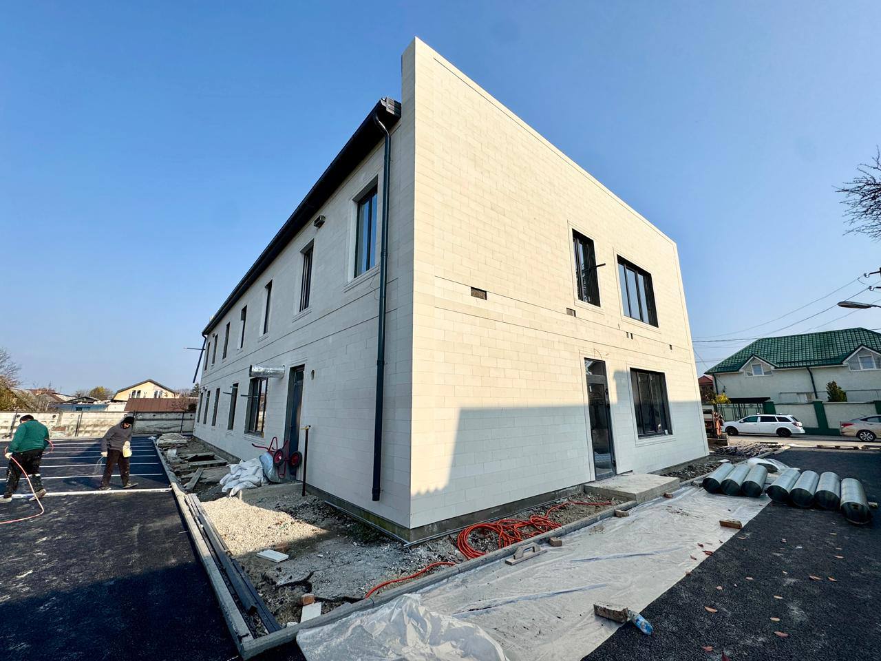 Глава Кабардино-Балкарии Казбек Коков проинспектировал ход ремонтных работ в новом здании детской поликлиники в микрорайоне Александровка Глава Кабардино-Балкарии Казбек Коков проинспектировал ход ремонтных работ в новом здании детской поликлиники в микрорайоне Александровка