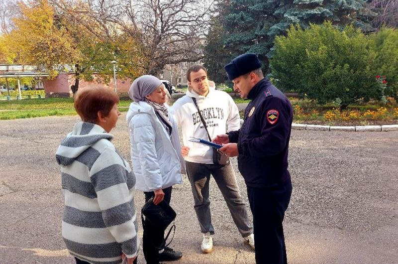 В г. Нальчике полицейские продолжают активную работу по профилактике дистанционного мошенничества среди населения В г. Нальчике полицейские продолжают активную работу по профилактике дистанционного мошенничества среди населения