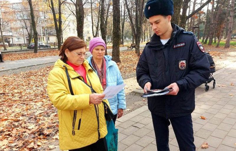 В г. Нальчике полицейские продолжают активную работу по профилактике дистанционного мошенничества среди населения В г. Нальчике полицейские продолжают активную работу по профилактике дистанционного мошенничества среди населения