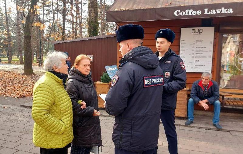 В г. Нальчике полицейские продолжают активную работу по профилактике дистанционного мошенничества среди населения В г. Нальчике полицейские продолжают активную работу по профилактике дистанционного мошенничества среди населения