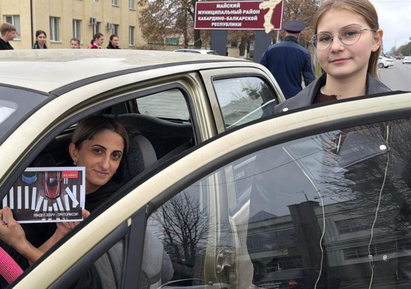 В День памяти жертв ДТП автоинспекторы и волонтеры призвали водителей Кабардино-Балкарии соблюдать ПДД В День памяти жертв ДТП автоинспекторы и волонтеры призвали водителей Кабардино-Балкарии соблюдать ПДД