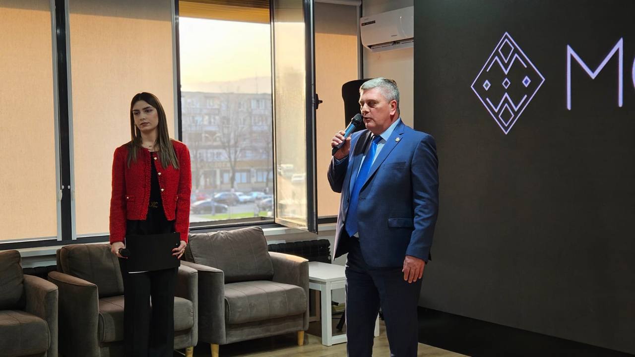 В КБР наградили участников подготовки и проведения Всемирного фестиваля молодежи В КБР наградили участников подготовки и проведения Всемирного фестиваля молодежи