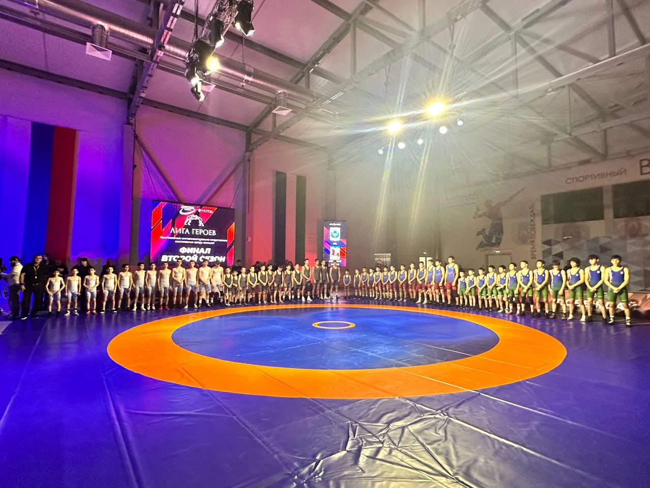 Чемпионы «Лиги героев». В Академии «5 колец» в селении Кенже прошли полуфиналы и финал второго сезона комплексных интеллектуально-спортивных состязаний среди юношей «Лига героев», сообщает корреспондент РИА... Чемпионы «Лиги героев». В Академии «5 колец» в селении Кенже прошли полуфиналы и финал второго сезона комплексных интеллектуально-спортивных состязаний среди юношей «Лига героев», сообщает корреспондент РИА...