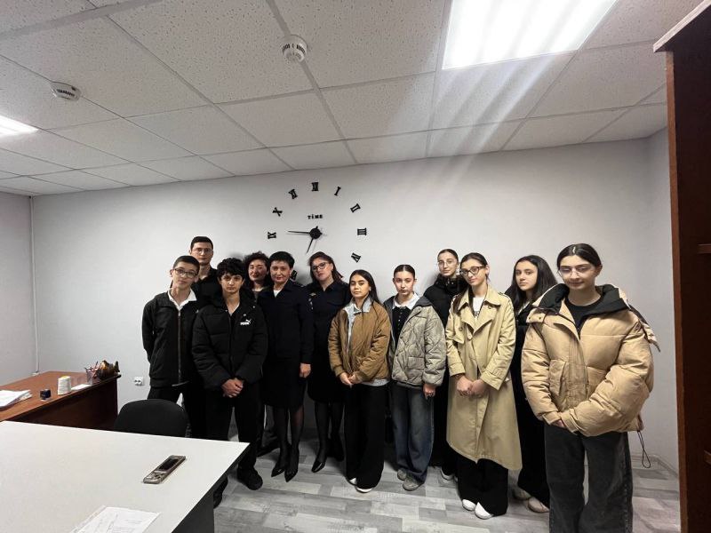 Полицейские Урванского района провели для учащихся лицея «День открытых дверей» Полицейские Урванского района провели для учащихся лицея «День открытых дверей»