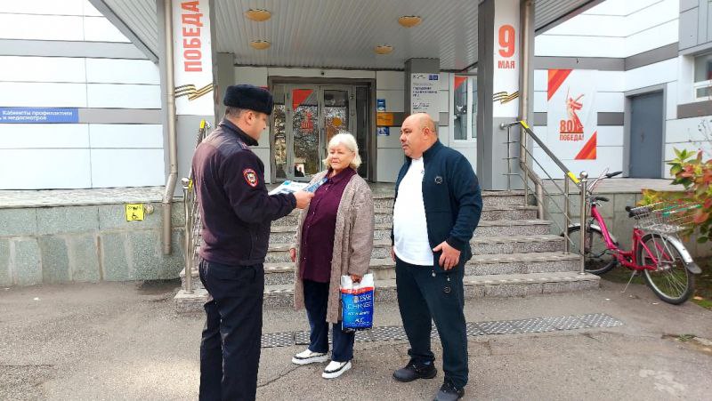 В г. Нальчике полицейские продолжают активную работу по профилактике дистанционного мошенничества среди населения В г. Нальчике полицейские продолжают активную работу по профилактике дистанционного мошенничества среди населения