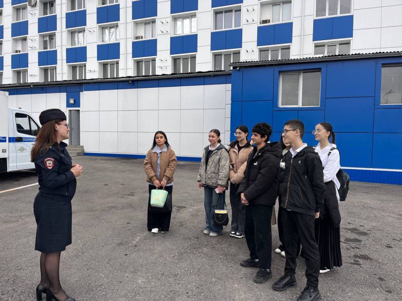 Полицейские Урванского района провели для учащихся лицея «День открытых дверей»