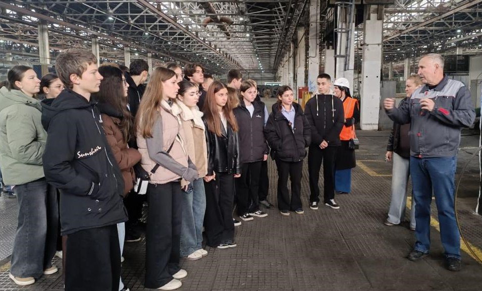 Профориентация в действии: школьники изучают ведущие предприятия Профориентация в действии: школьники изучают ведущие предприятия