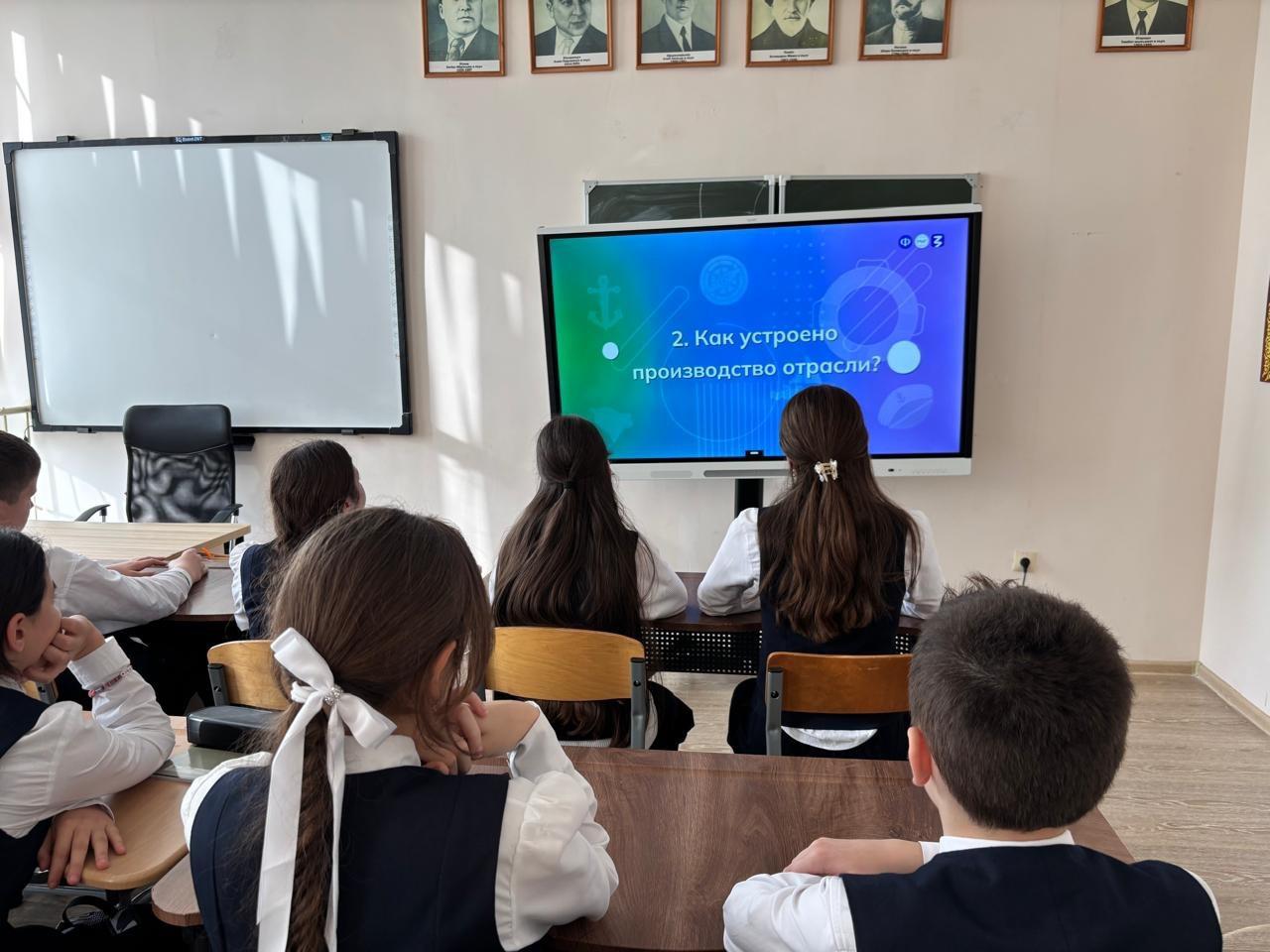 Профориентация в действии: школьники изучают ведущие предприятия Профориентация в действии: школьники изучают ведущие предприятия