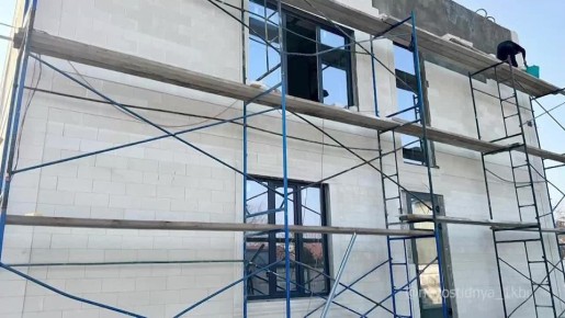 Казбек Коков проинспектировал ход ремонтных работ в новой детской поликлинике в Нальчике в районе Александровка