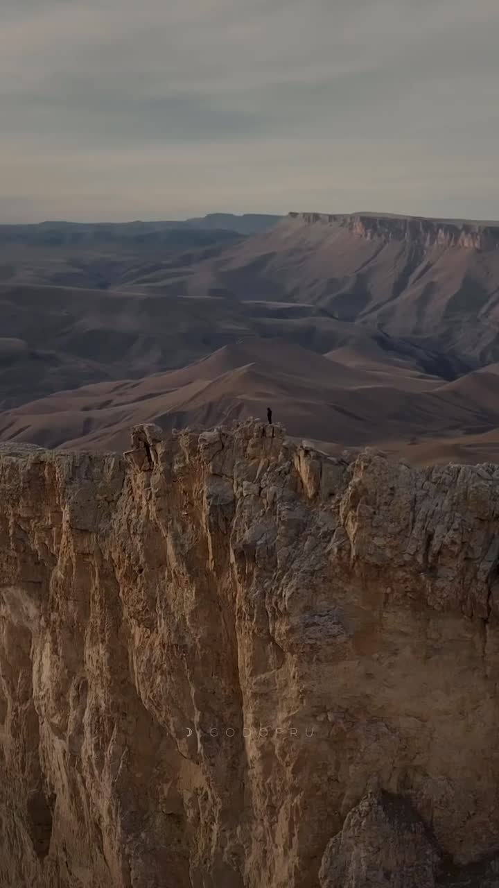 Вид на гору Эльбрус с горы Науджидза