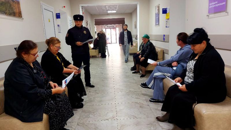 В г. Нальчике полицейские продолжают активную работу по профилактике дистанционного мошенничества среди населения В г. Нальчике полицейские продолжают активную работу по профилактике дистанционного мошенничества среди населения