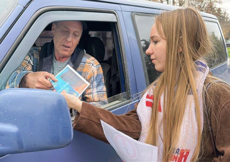 В День памяти жертв ДТП автоинспекторы и волонтеры призвали водителей Кабардино-Балкарии соблюдать ПДД В День памяти жертв ДТП автоинспекторы и волонтеры призвали водителей Кабардино-Балкарии соблюдать ПДД