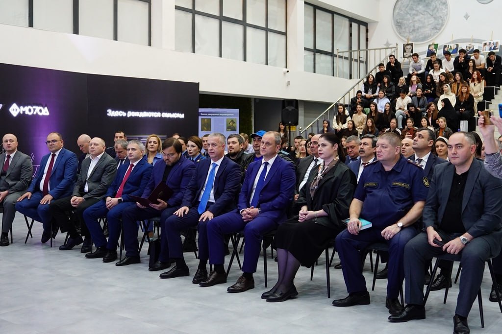 В Доме молодежи состоялось открытие мультимедийной выставки "Защита суверенитета Российского государства: история и современность", подготовленной Минюстом России при поддержке Российского исторического общества, Фонда... В Доме молодежи состоялось открытие мультимедийной выставки "Защита суверенитета Российского государства: история и современность", подготовленной Минюстом России при поддержке Российского исторического общества, Фонда...