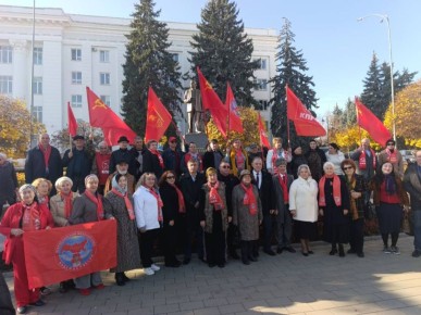 Памятная дата. Сегодня в Нальчике состоялось возложение цветов к памятнику Тимборы Кубатиевича Мальбахова – выдающего государственного и общественно-политического деятеля, первого секретаря Кабардино-Балкарского областного...