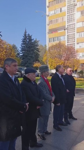 Сегодня состоялось возложение цветов к памятнику Тимборы Кубатиевича Мальбахова – выдающего государственного и общественно-политического деятеля, первого секретаря Кабардино-Балкарского областного комитета КПСС