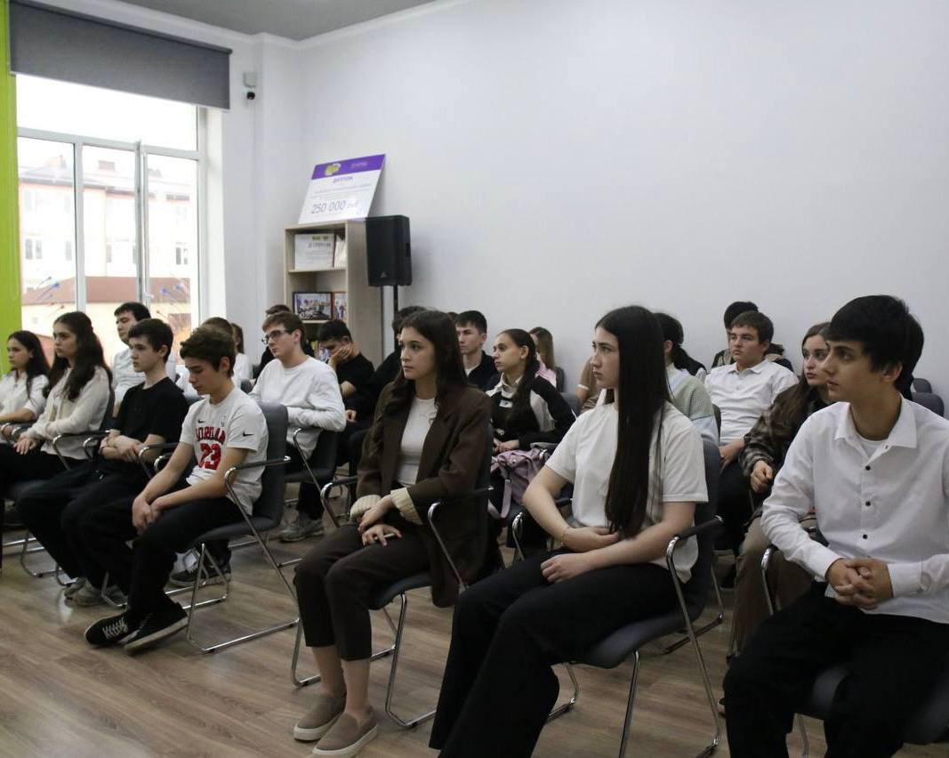 Важный шаг. В Чегемском районе завершился молодежный форум «Сила -в традициях! Как защитить свое будущее», ставший финальной точкой масштабного просветительского проекта, победившего в конкурсе Министерства по делам молодежи...