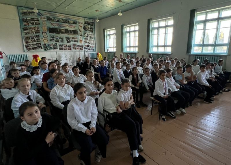 Школьники Кабардино-Балкарии стали участниками акции «Знай и соблюдай!» Школьники Кабардино-Балкарии стали участниками акции «Знай и соблюдай!»