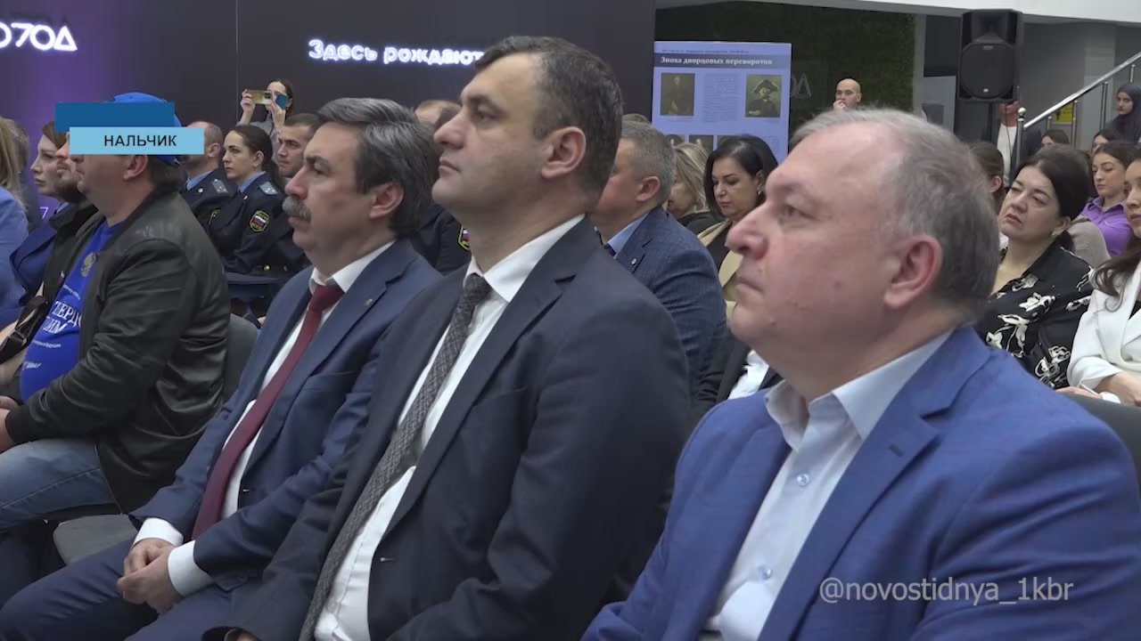 В Доме молодёжи прошла выставка "Защита суверенитета Российского государства