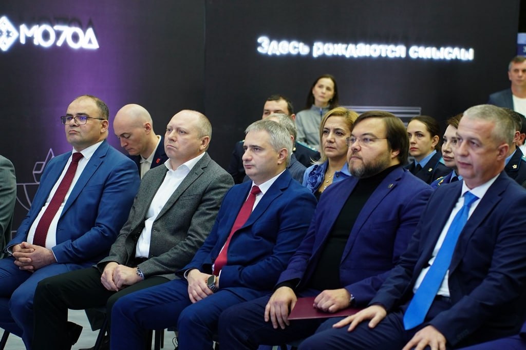 В Доме молодежи состоялось открытие мультимедийной выставки "Защита суверенитета Российского государства: история и современность", подготовленной Минюстом России при поддержке Российского исторического общества, Фонда... В Доме молодежи состоялось открытие мультимедийной выставки "Защита суверенитета Российского государства: история и современность", подготовленной Минюстом России при поддержке Российского исторического общества, Фонда...