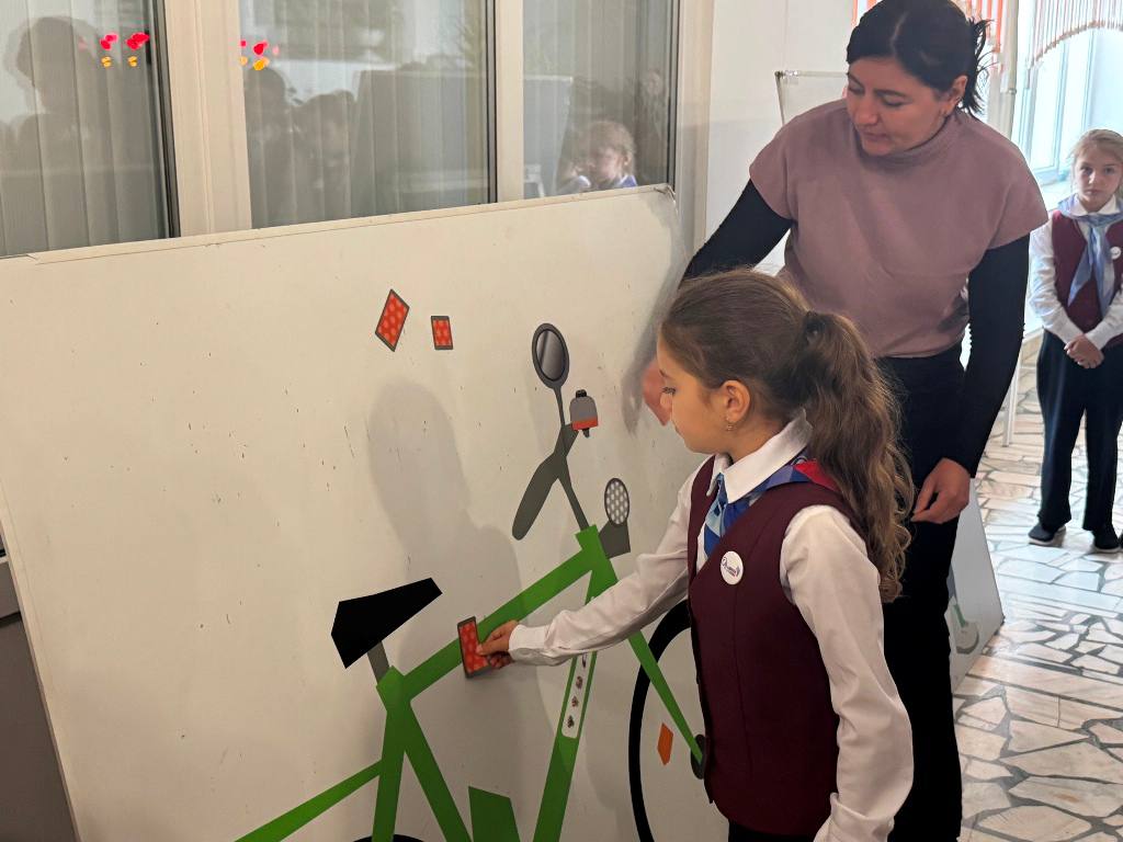 Ученики средней школы с. КенделенЭльбрусского района Кабардино-Балкарии стали участниками обучающей программы «Лаборатория безопасности» Центра профилактики детского дорожно-транспортного травматизма при Министерстве... Ученики средней школы с. КенделенЭльбрусского района Кабардино-Балкарии стали участниками обучающей программы «Лаборатория безопасности» Центра профилактики детского дорожно-транспортного травматизма при Министерстве...