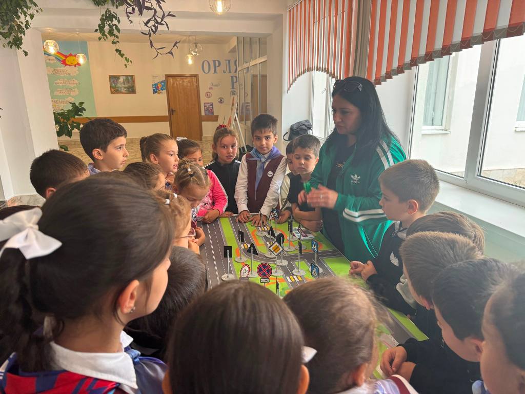 Ученики средней школы с. КенделенЭльбрусского района Кабардино-Балкарии стали участниками обучающей программы «Лаборатория безопасности» Центра профилактики детского дорожно-транспортного травматизма при Министерстве... Ученики средней школы с. КенделенЭльбрусского района Кабардино-Балкарии стали участниками обучающей программы «Лаборатория безопасности» Центра профилактики детского дорожно-транспортного травматизма при Министерстве...