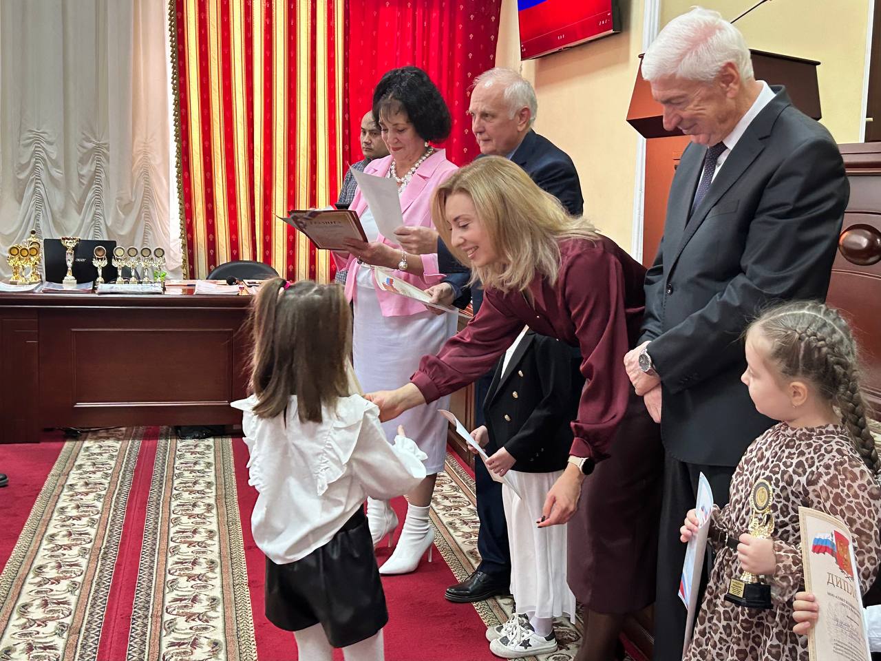 В большом зале Местной администрации г.о. Нальчика прошла церемония награждения участников конкурсов, реализованных в рамках проектов МОО «Совет женщин г.о.Нальчик» В большом зале Местной администрации г.о. Нальчика прошла церемония награждения участников конкурсов, реализованных в рамках проектов МОО «Совет женщин г.о.Нальчик»