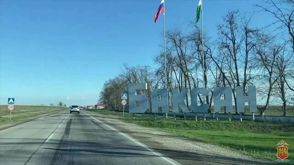 Автоинспекторы ОБ ДПС Госавтоинспекции МВД по КБР в ходе несения службы в с.п. Атажукино, остановили транспортное средство «Газель», в кабине которого находилось четверо подростков