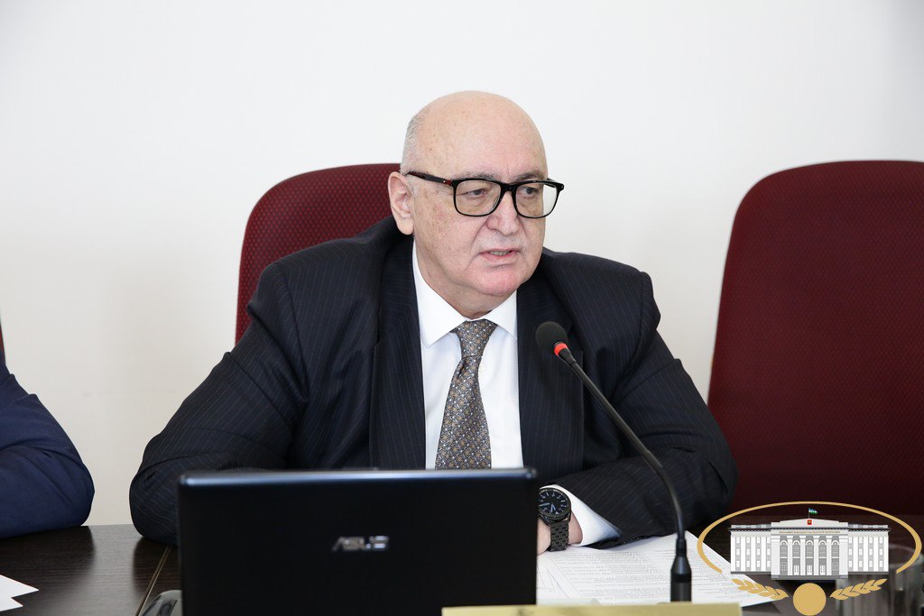 Сегодня председатель Комитета Парламента КБР по бюджету, налогам и финансовому рынку Михаил Афашагов провел расширенное заседание комитета Сегодня председатель Комитета Парламента КБР по бюджету, налогам и финансовому рынку Михаил Афашагов провел расширенное заседание комитета