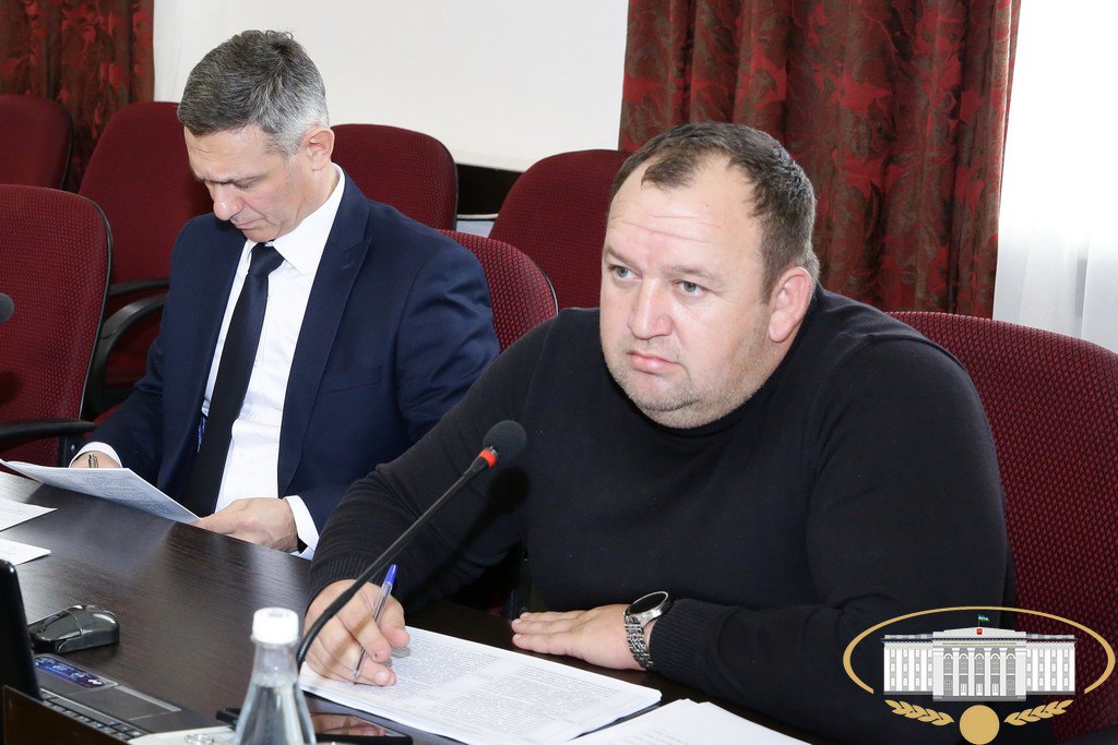 Сегодня председатель Комитета Парламента КБР по бюджету, налогам и финансовому рынку Михаил Афашагов провел расширенное заседание комитета Сегодня председатель Комитета Парламента КБР по бюджету, налогам и финансовому рынку Михаил Афашагов провел расширенное заседание комитета