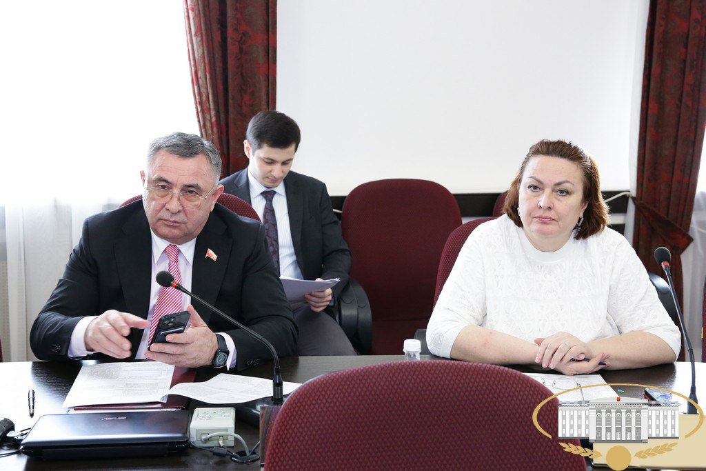 Сегодня председатель Комитета Парламента КБР по бюджету, налогам и финансовому рынку Михаил Афашагов провел расширенное заседание комитета Сегодня председатель Комитета Парламента КБР по бюджету, налогам и финансовому рынку Михаил Афашагов провел расширенное заседание комитета