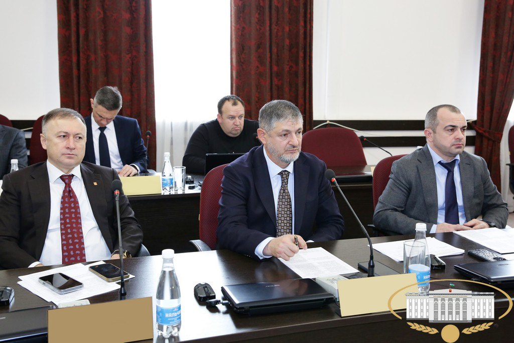 Сегодня председатель Комитета Парламента КБР по бюджету, налогам и финансовому рынку Михаил Афашагов провел расширенное заседание комитета Сегодня председатель Комитета Парламента КБР по бюджету, налогам и финансовому рынку Михаил Афашагов провел расширенное заседание комитета