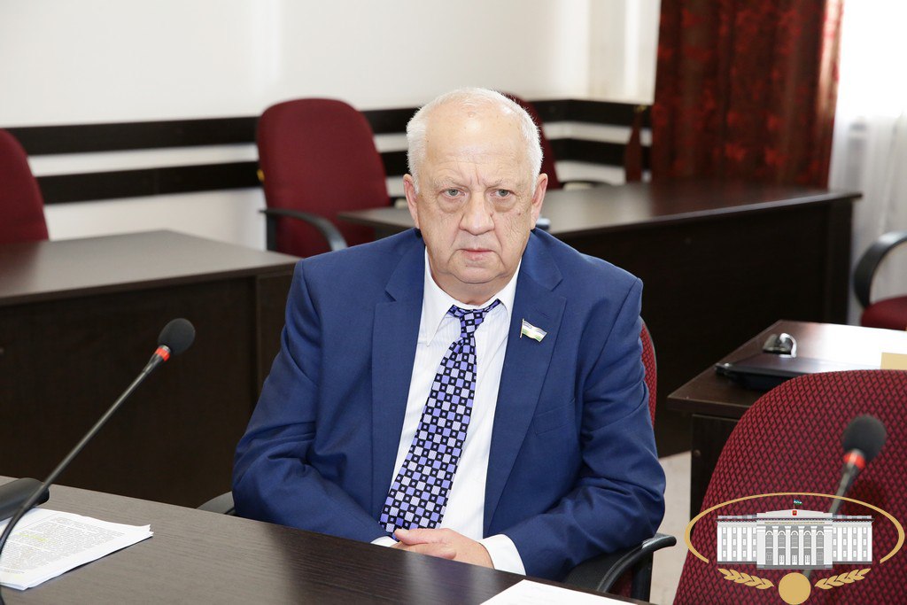 Сегодня председатель Комитета Парламента КБР по бюджету, налогам и финансовому рынку Михаил Афашагов провел расширенное заседание комитета Сегодня председатель Комитета Парламента КБР по бюджету, налогам и финансовому рынку Михаил Афашагов провел расширенное заседание комитета