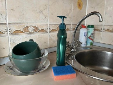 Как часто нужно обновлять губку для посуды? Эксперты предупреждают о рисках