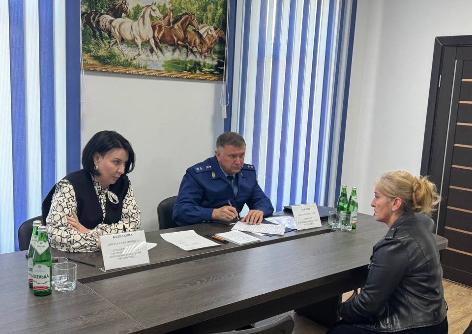 Прокурором Кабардино-Балкарской Республики Николаем Хабаровым и Уполномоченным по правам ребенка в Кабардино-Балкарской Республике Аминой Бадраковой 21 ноября 2025 года проведен приём граждан в ГКУ «Республиканский...