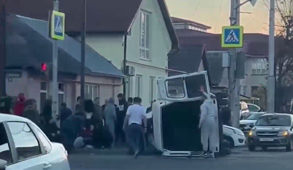 В Нальчике проводится проверка по факту дорожно-транспортного происшествия с участием пассажирского микроавтобуса