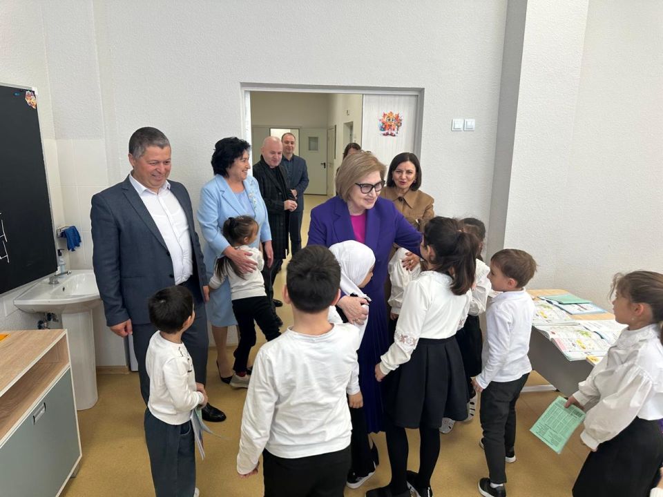 Председатель Комитета Парламента КБР по образованию, науке, физической культуре, спорту и делам молодежи Нина Емузова посетила в рамках контроля за ходом строительства и капитального ремонта в образовательных организациях...