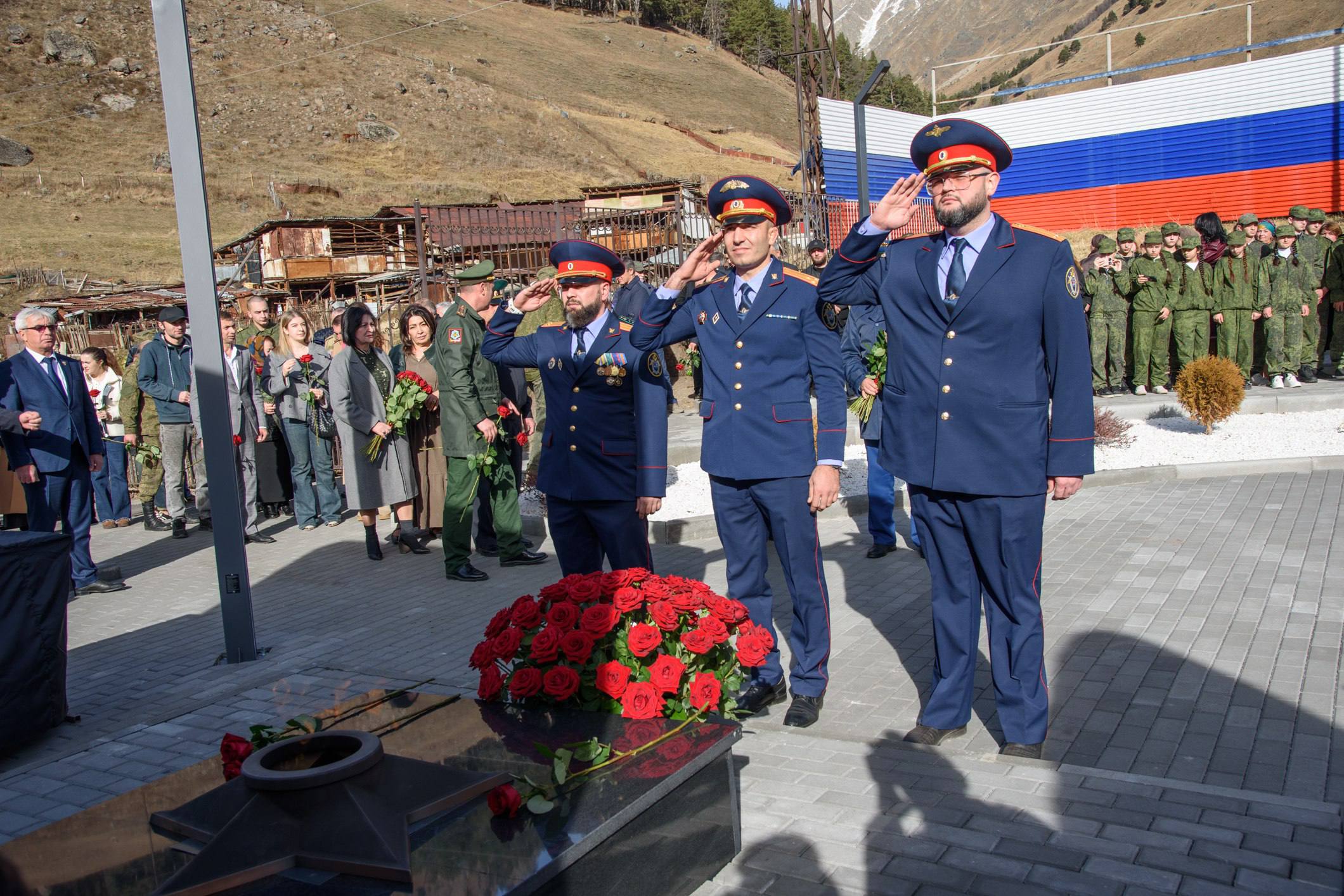 Сотрудники следственного управления почтили память героев-защитников Эльбруса
