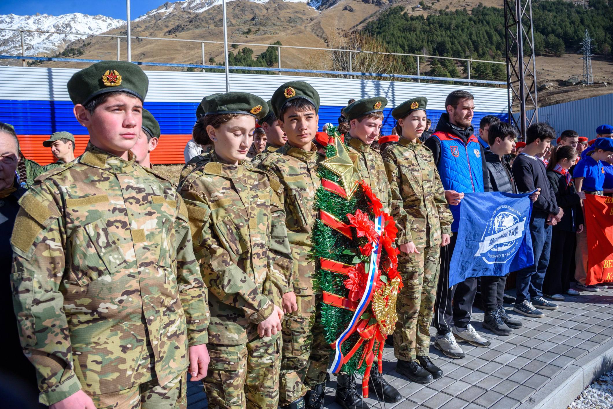 Сотрудники следственного управления почтили память героев-защитников Эльбруса Сотрудники следственного управления почтили память героев-защитников Эльбруса