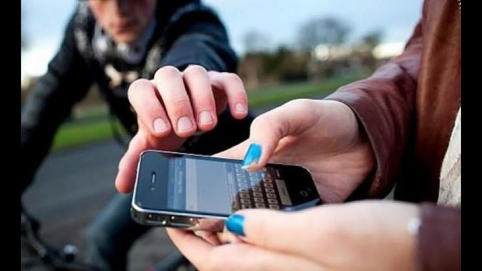 Криминальные схемы: как смартфоны с активированными «Госуслугами» убывают из России