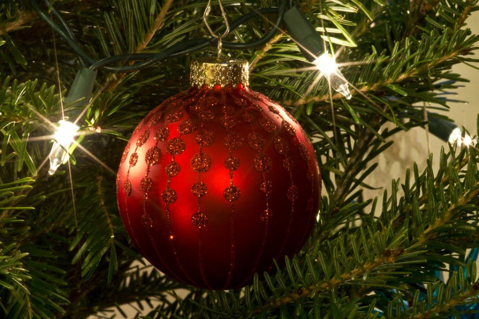 Как создать новогоднюю атмосферу на столе: простые идеи для волшебного праздника