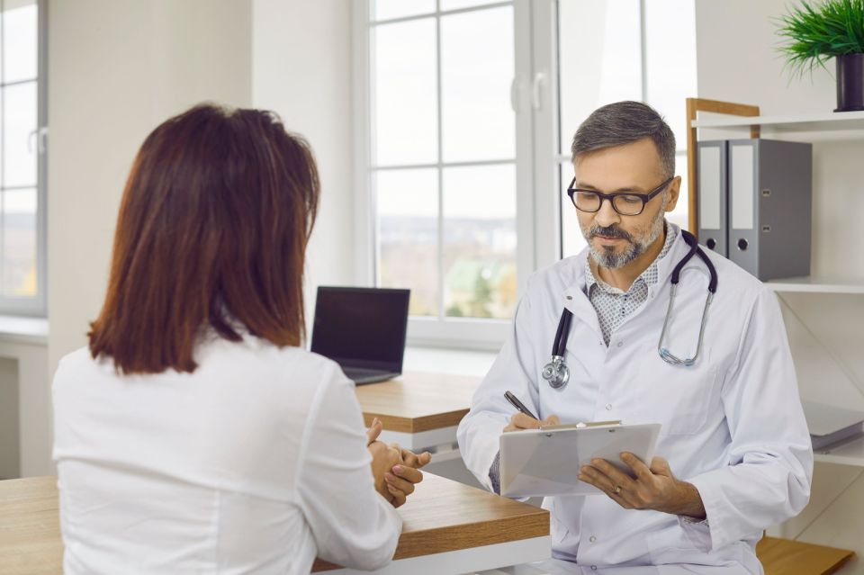 Мучает давление? Как подготовиться к приему у терапевта, чтобы не ходить дважды