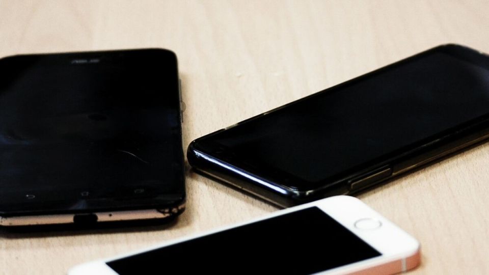 ФСБ получит право отключать связь: новые правила для операторов